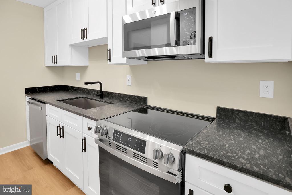 7108 WILDROSE COURT