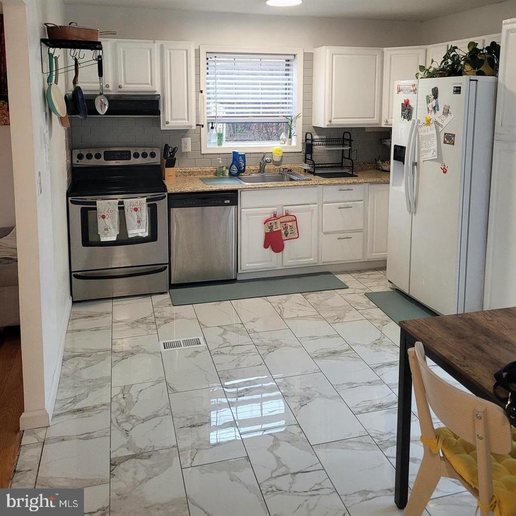 1111 ELLINGWOOD DRIVE
