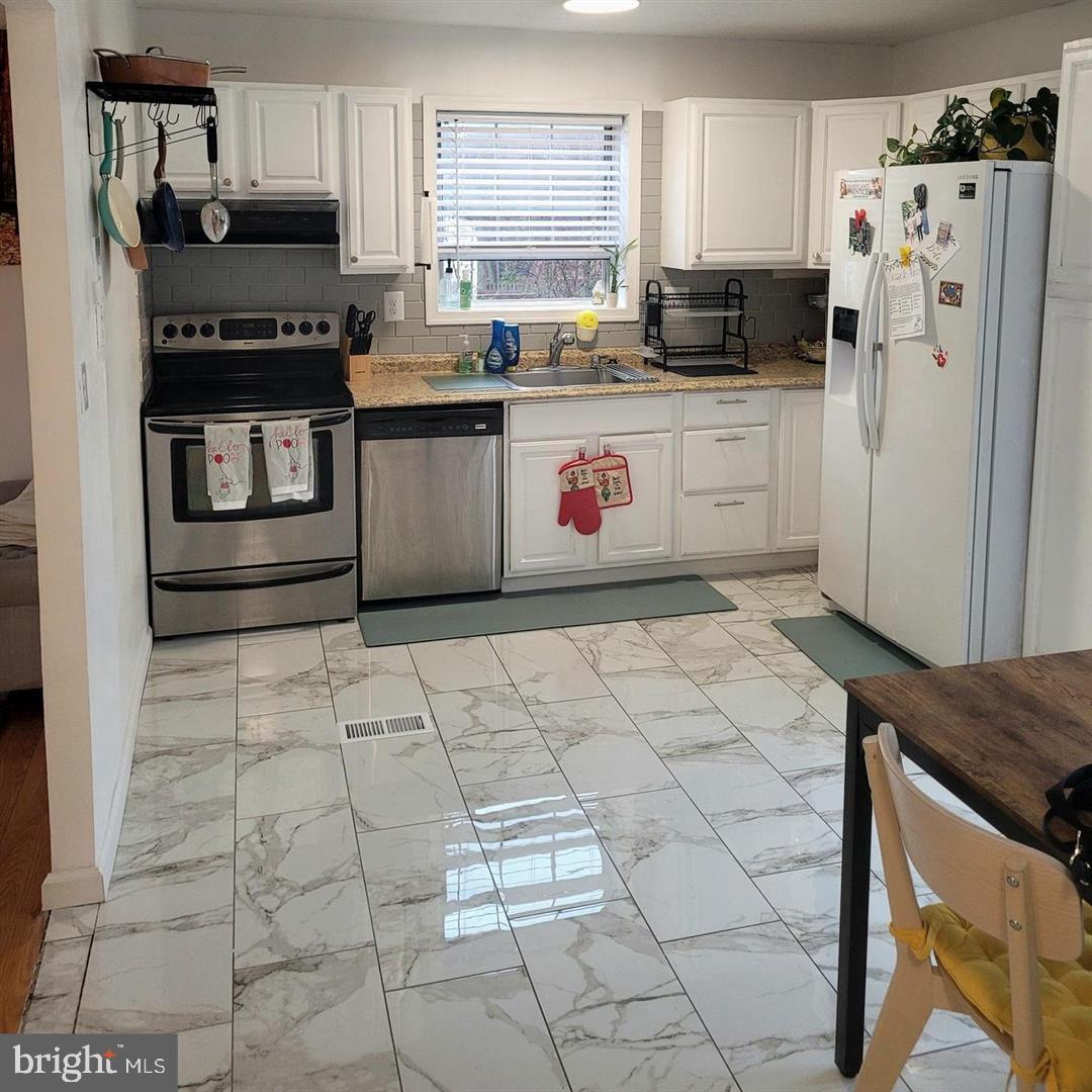 1111 ELLINGWOOD DRIVE