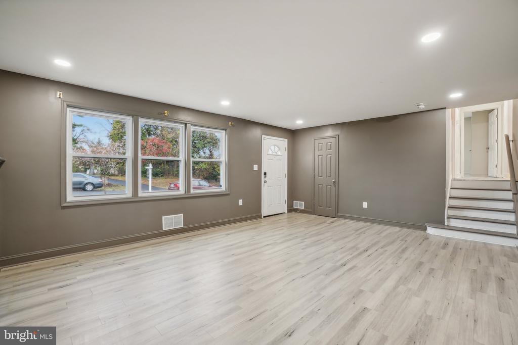 6605 KARLSON COURT