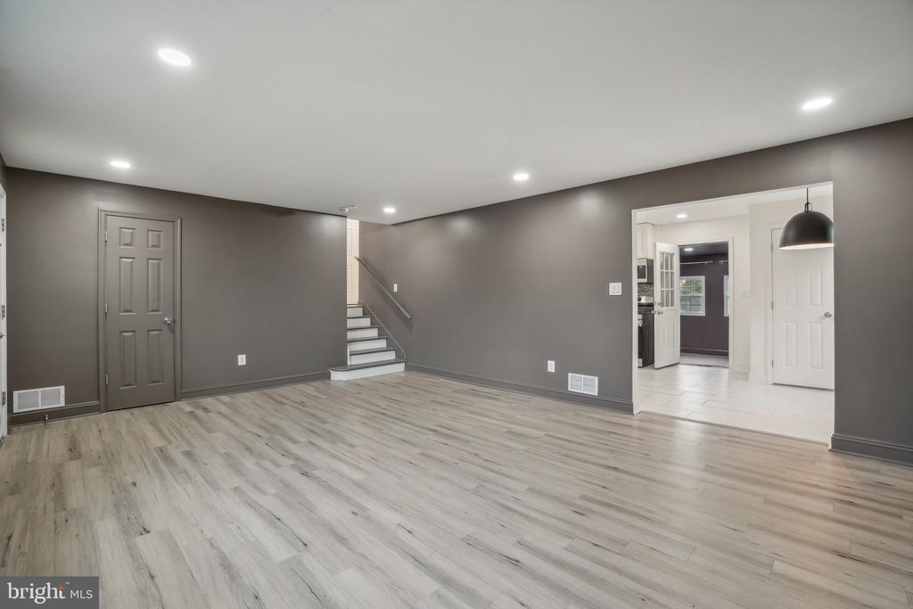 6605 KARLSON COURT