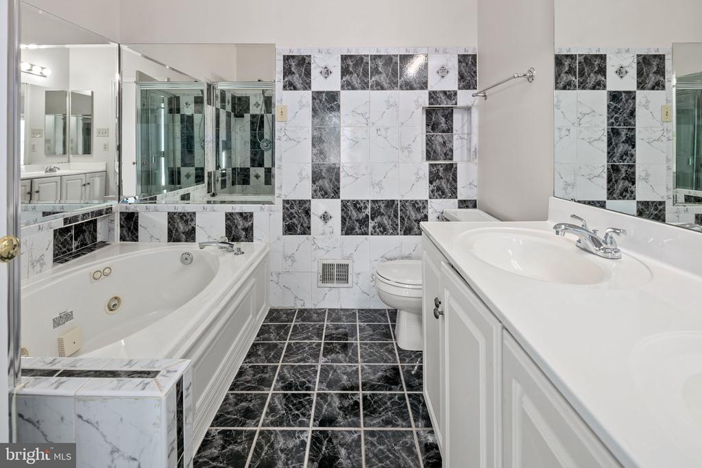 11108 SOUTHLAKES DRIVE