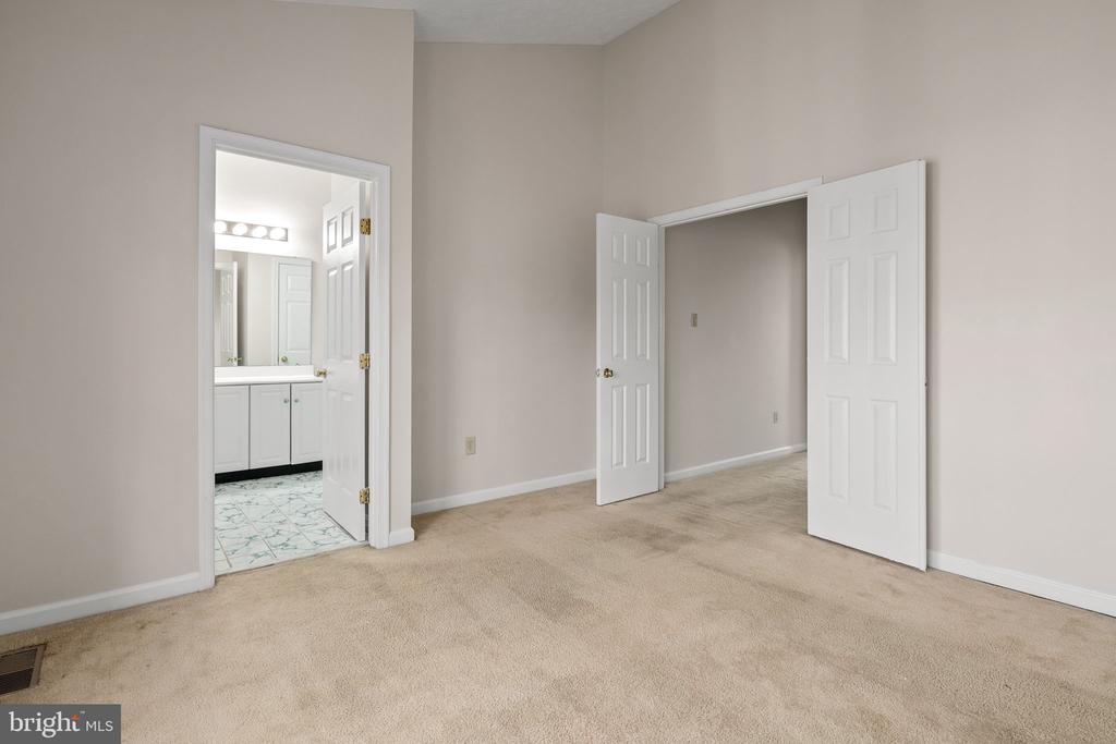 11108 SOUTHLAKES DRIVE