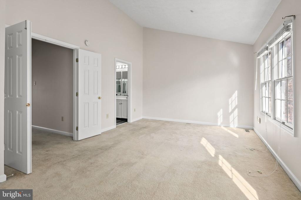 11108 SOUTHLAKES DRIVE
