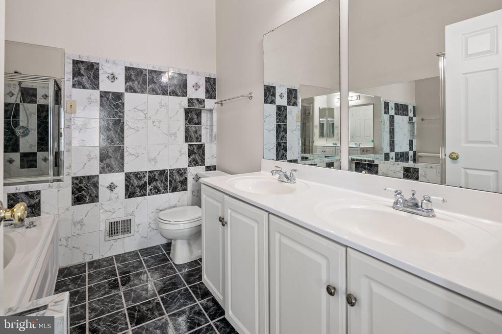 11108 SOUTHLAKES DRIVE