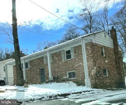 7911 COLONIAL LANE