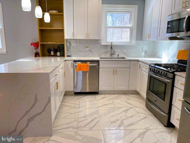 7911 COLONIAL LANE