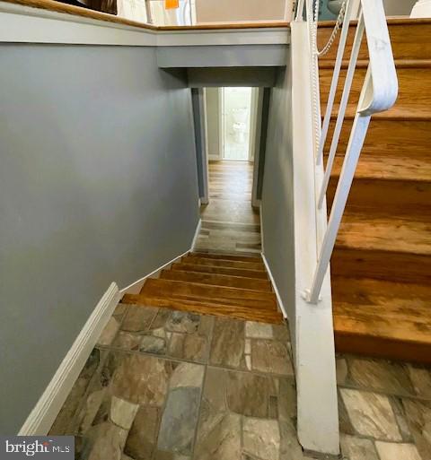 7911 COLONIAL LANE