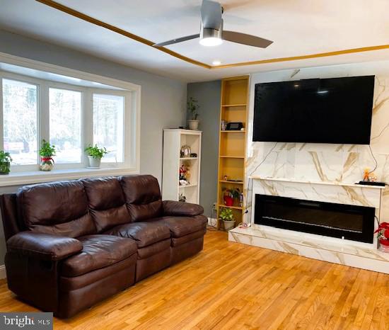 7911 COLONIAL LANE