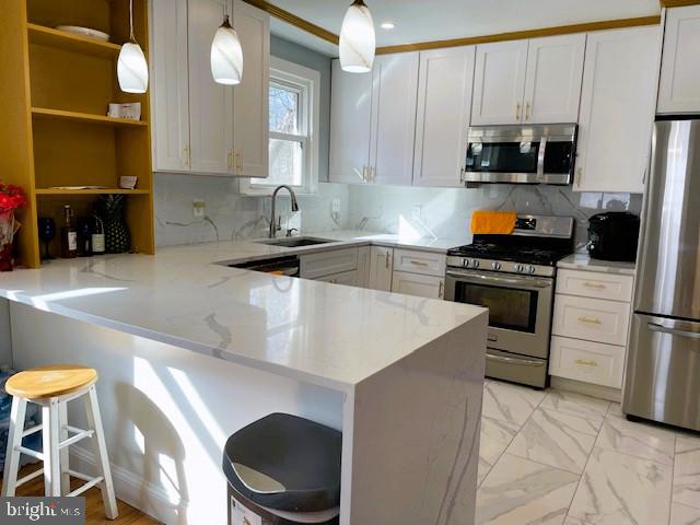 7911 COLONIAL LANE