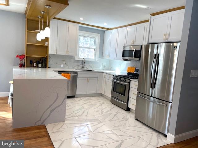 7911 COLONIAL LANE