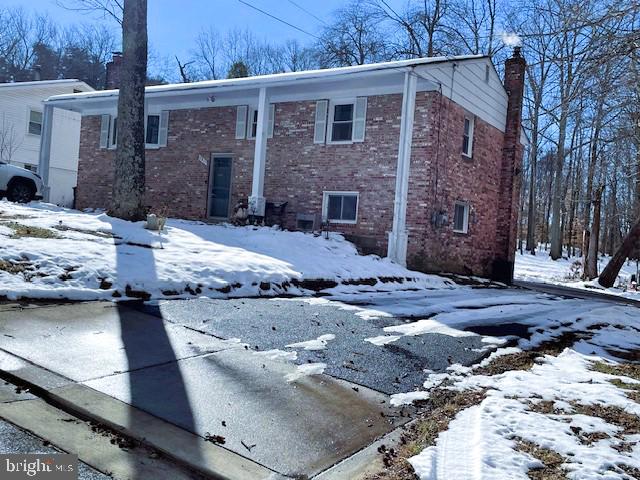 7911 COLONIAL LANE