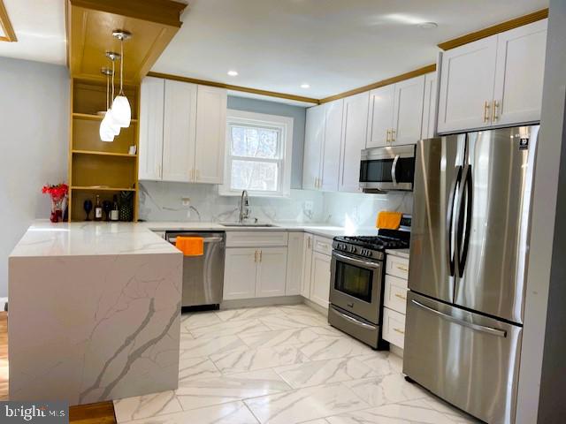 7911 COLONIAL LANE
