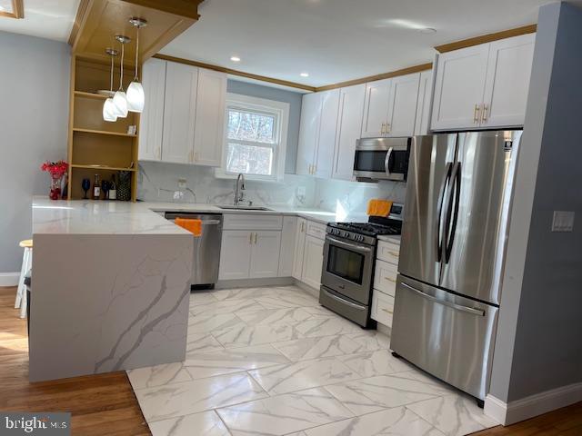 7911 COLONIAL LANE