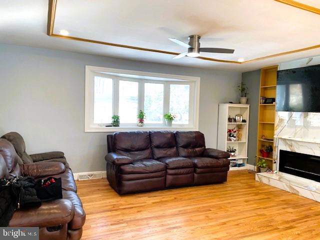 7911 COLONIAL LANE