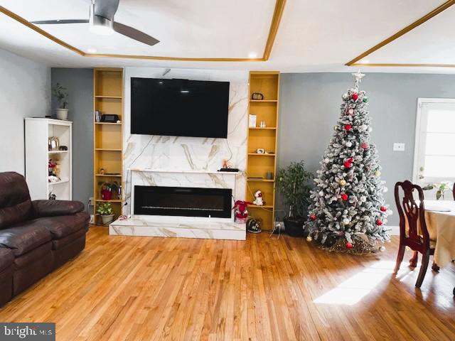 7911 COLONIAL LANE