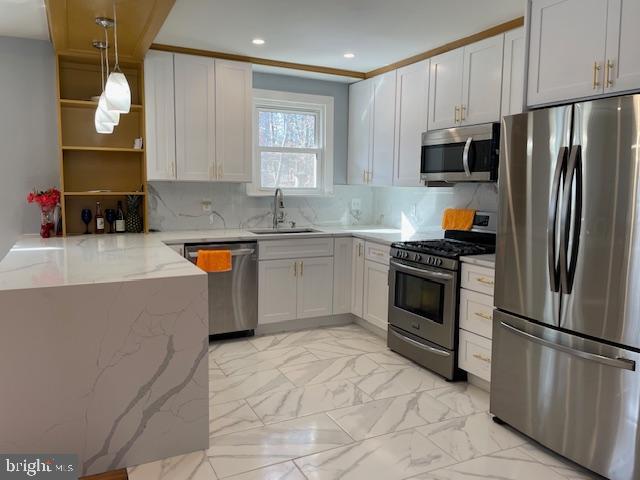7911 COLONIAL LANE