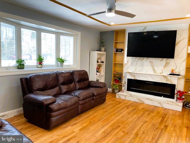 7911 COLONIAL LANE