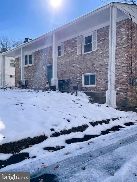 7911 COLONIAL LANE