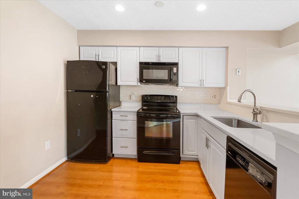 14103 WILLIAM STREET E 15-E
