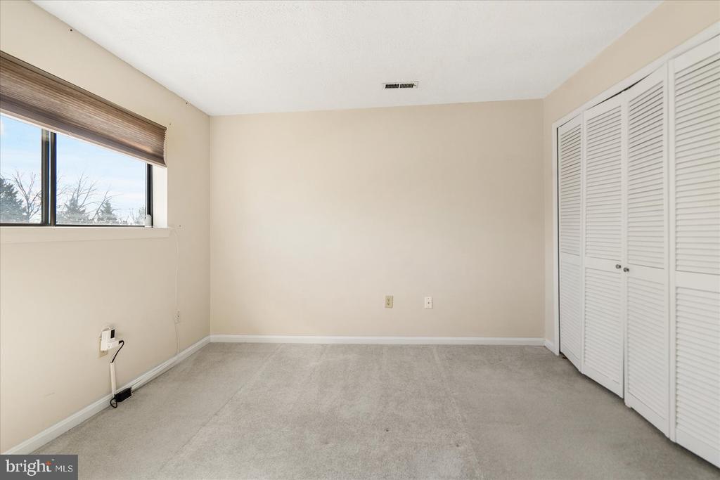 14103 WILLIAM STREET E 15-E