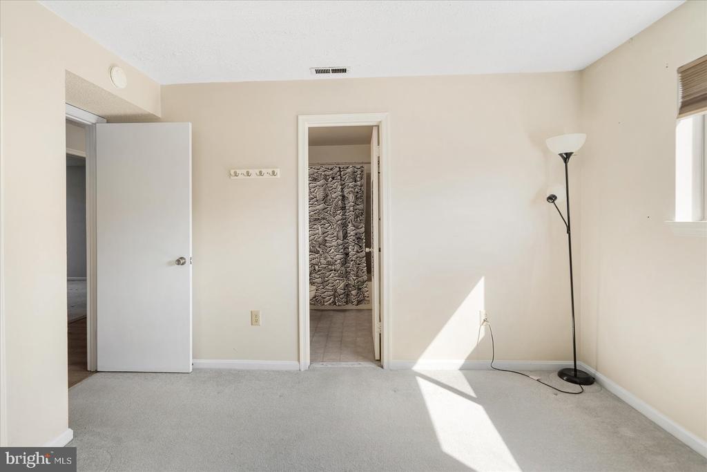 14103 WILLIAM STREET E 15-E