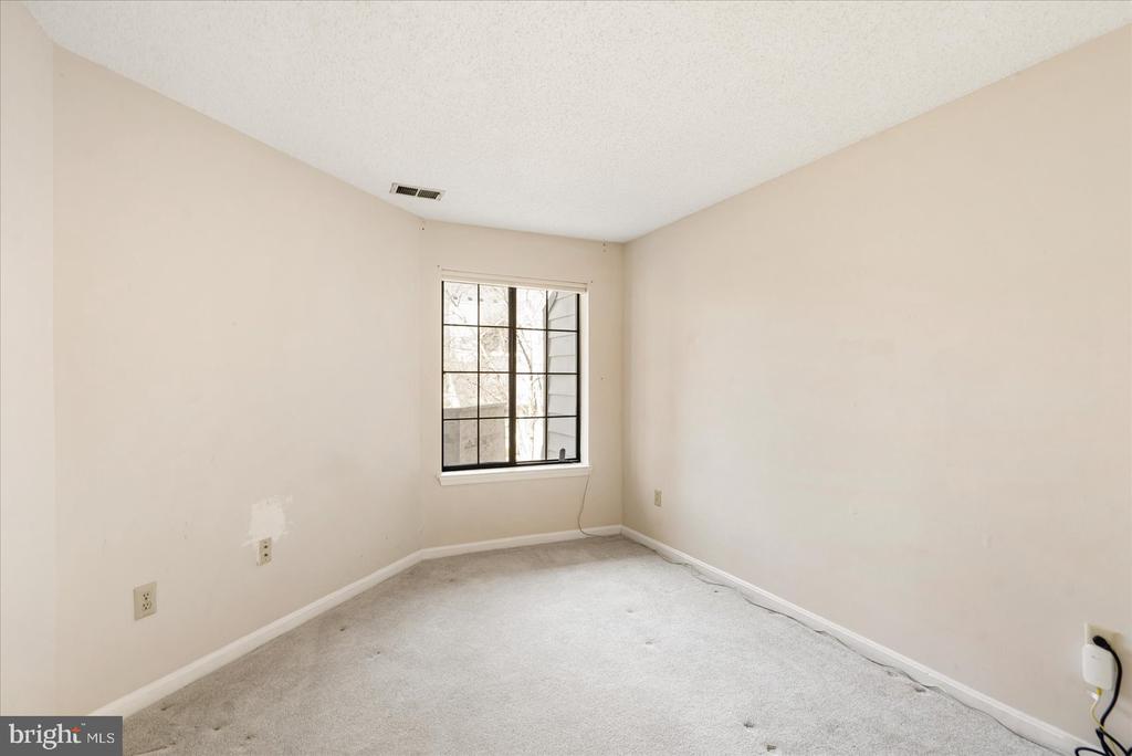 14103 WILLIAM STREET E 15-E