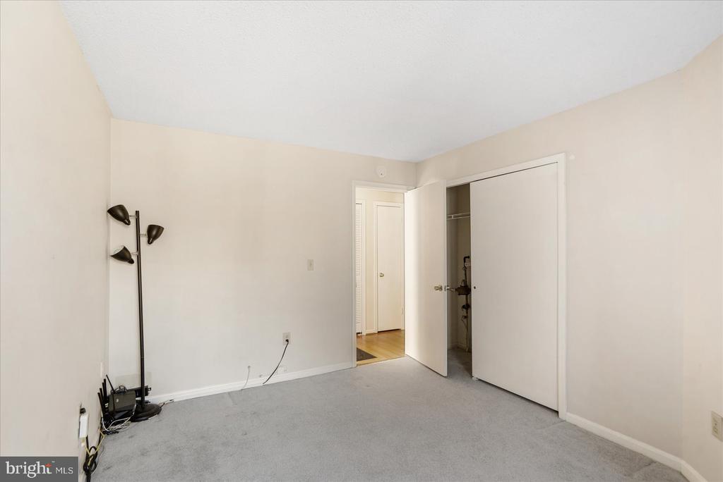 14103 WILLIAM STREET E 15-E