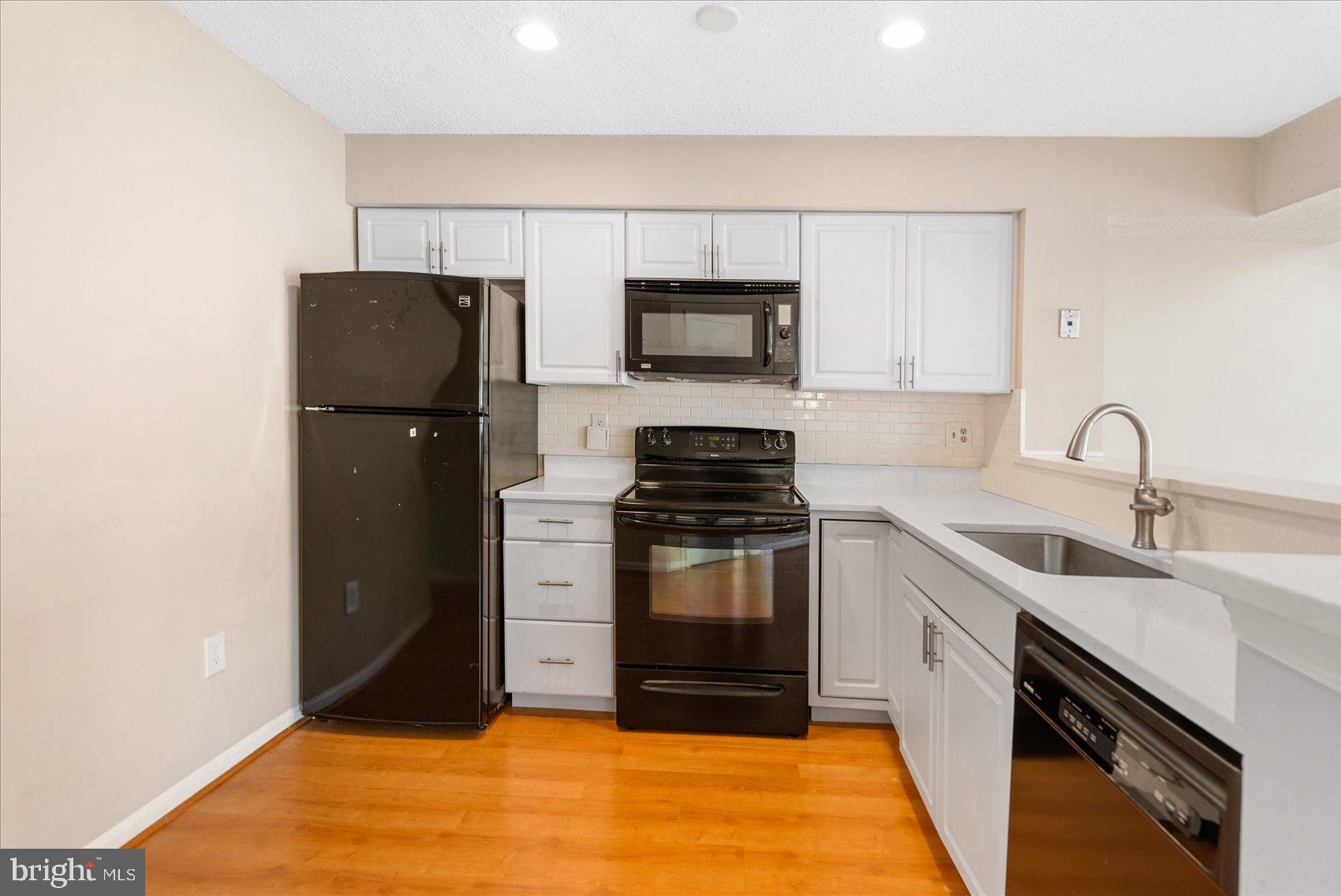 14103 WILLIAM STREET E 15-E