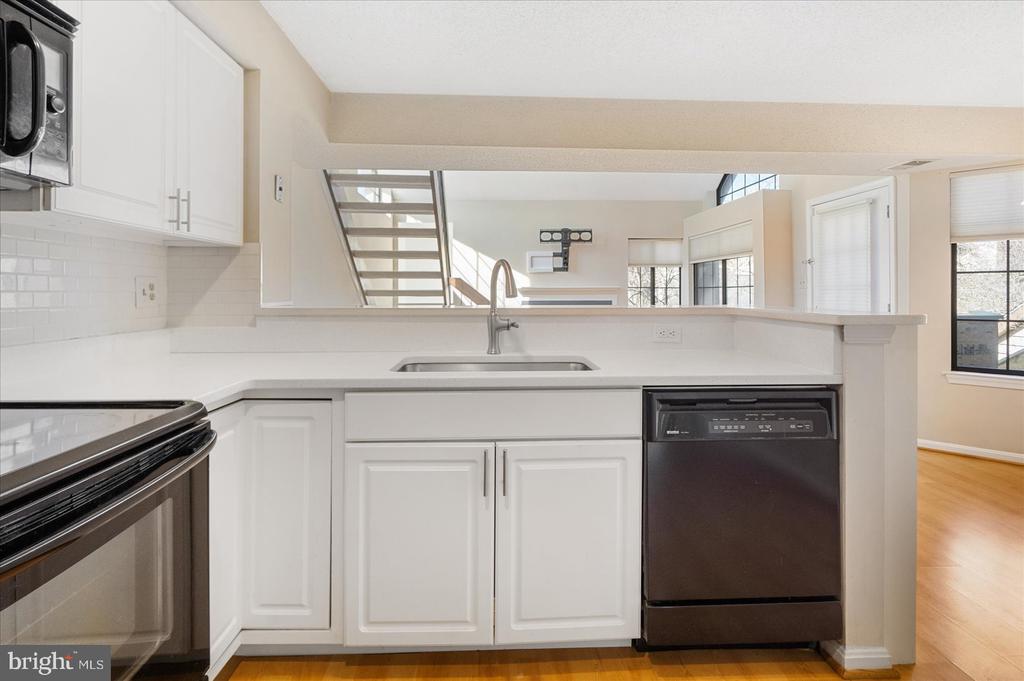 14103 WILLIAM STREET E 15-E