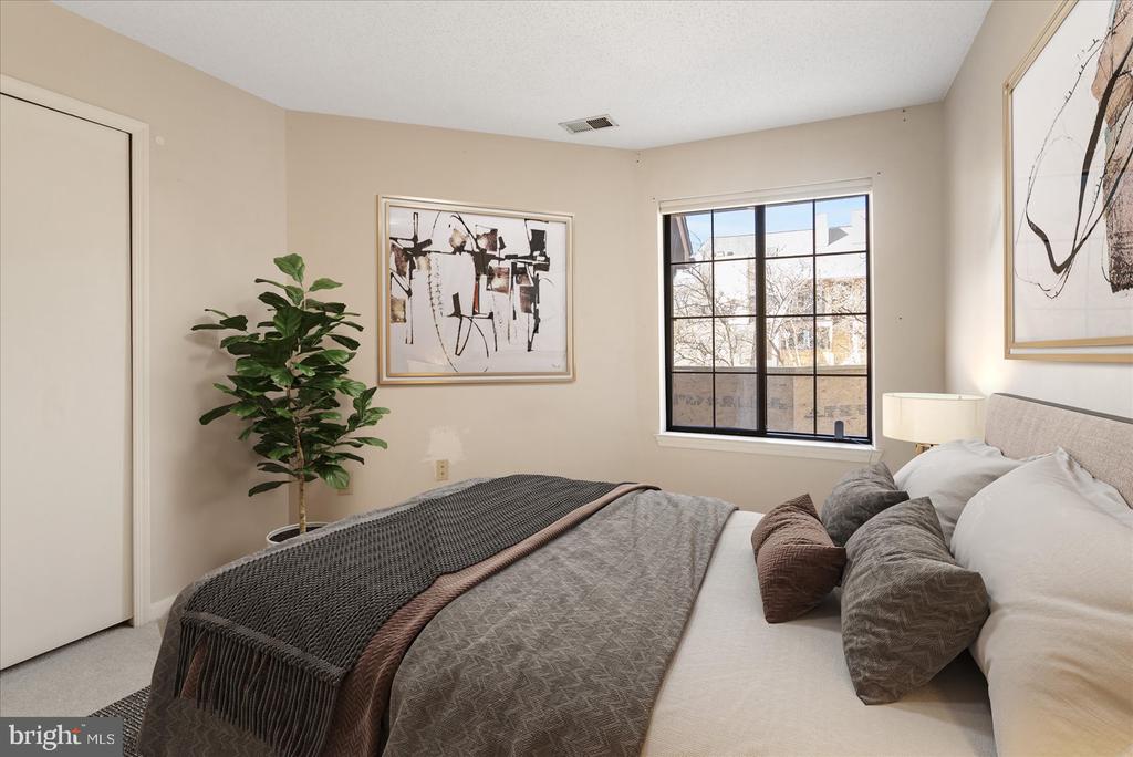 14103 WILLIAM STREET E 15-E