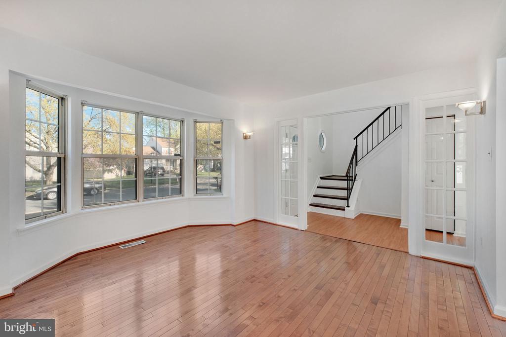 404 RED LEAF COURT