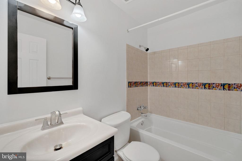 404 RED LEAF COURT