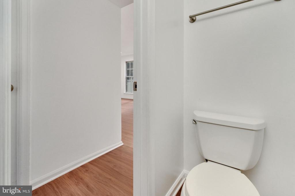 404 RED LEAF COURT