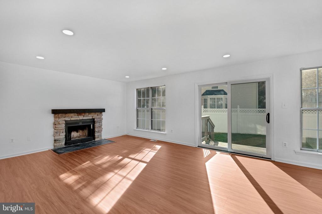 404 RED LEAF COURT