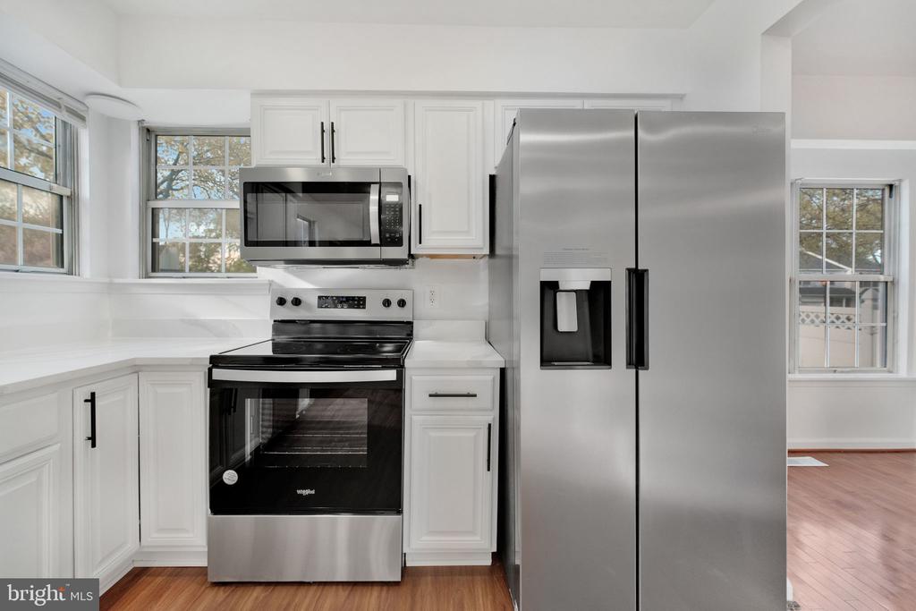 404 RED LEAF COURT