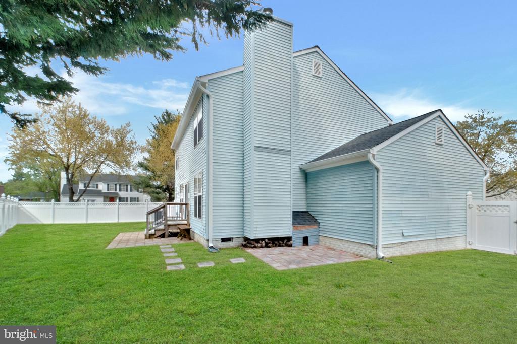 404 RED LEAF COURT