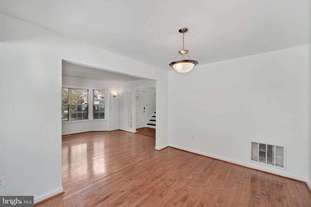 404 RED LEAF COURT