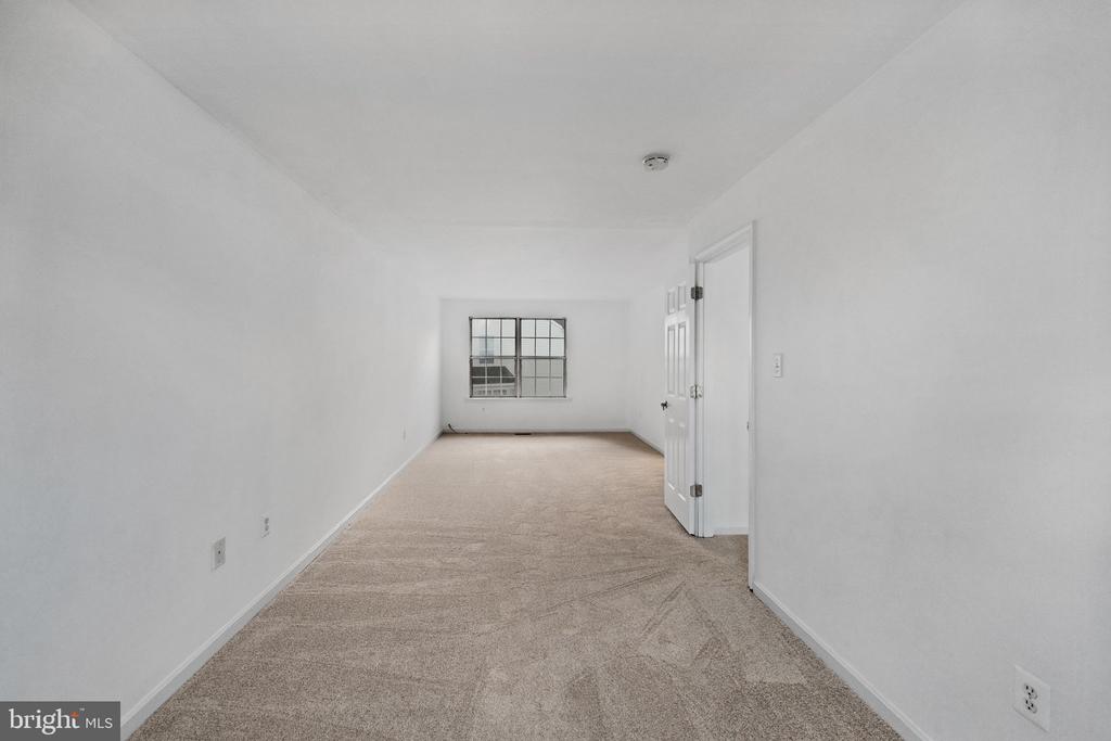 404 RED LEAF COURT
