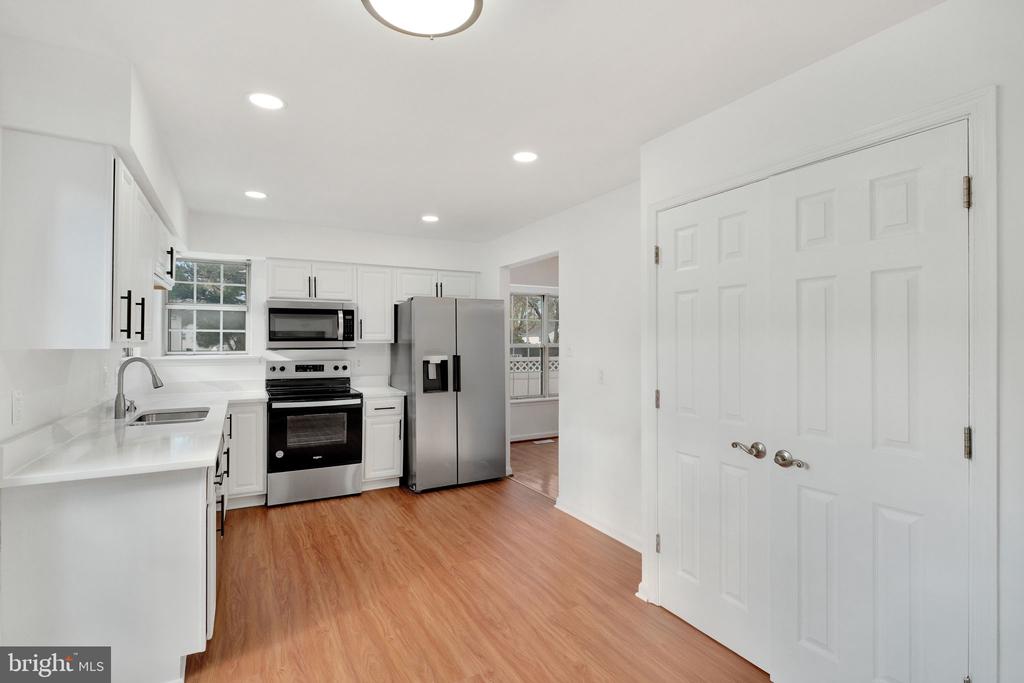 404 RED LEAF COURT