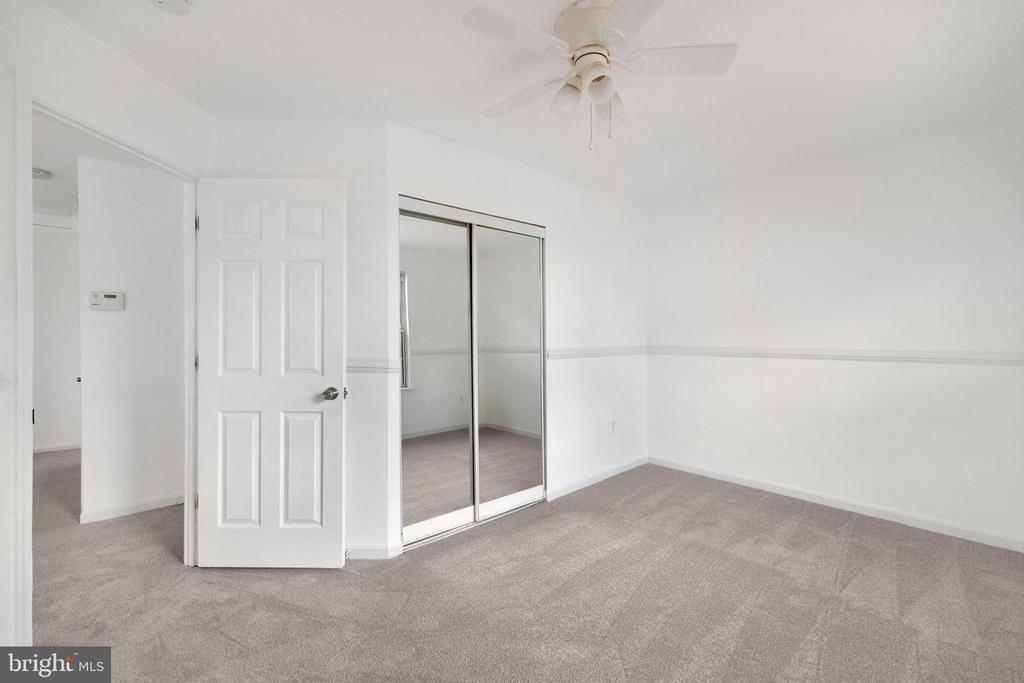 404 RED LEAF COURT