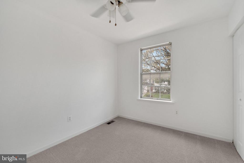 404 RED LEAF COURT