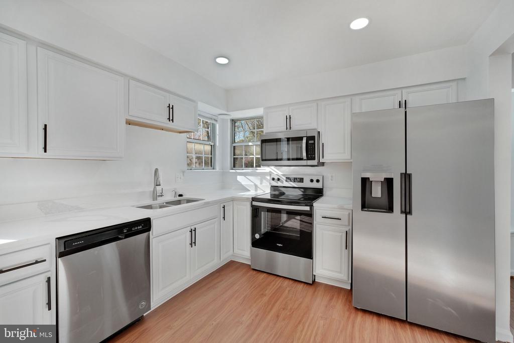404 RED LEAF COURT