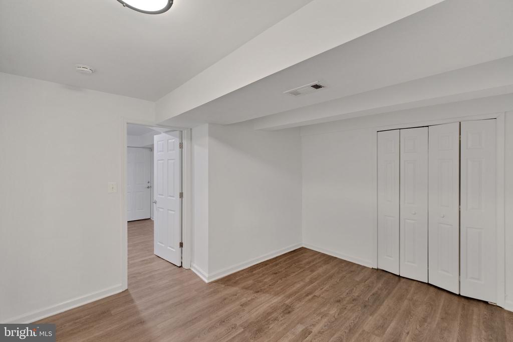 404 RED LEAF COURT
