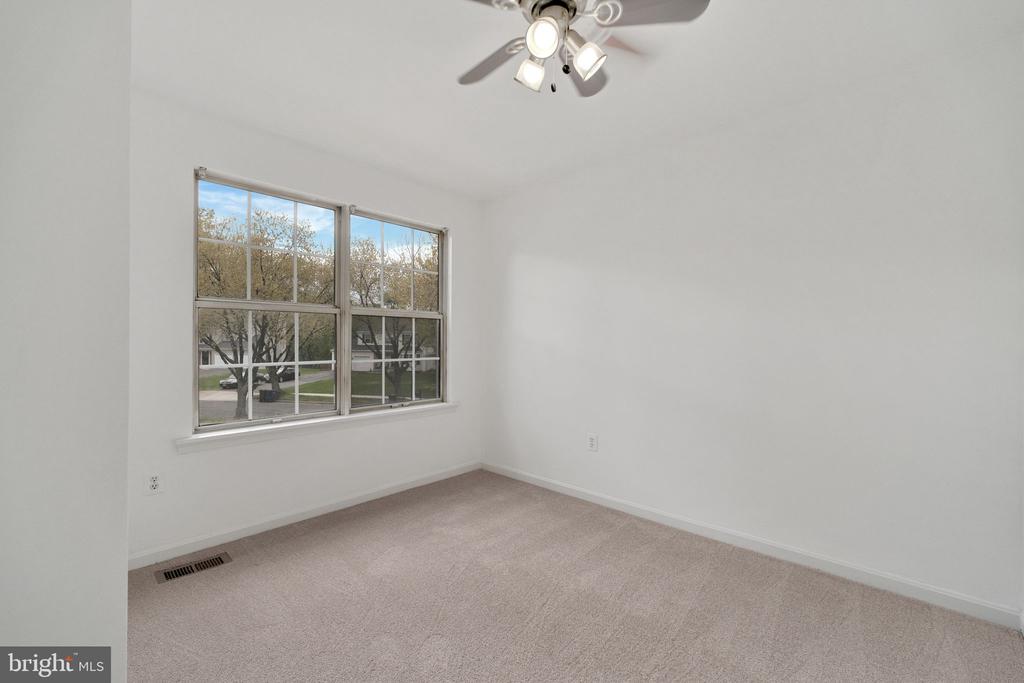 404 RED LEAF COURT
