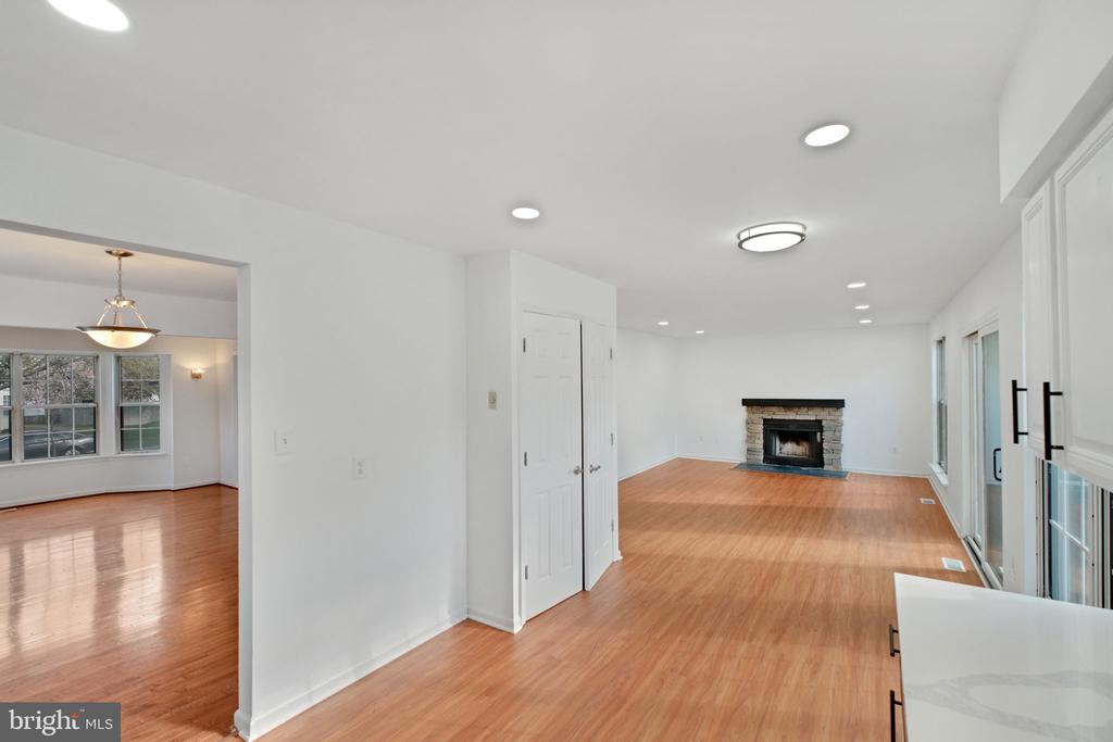 404 RED LEAF COURT