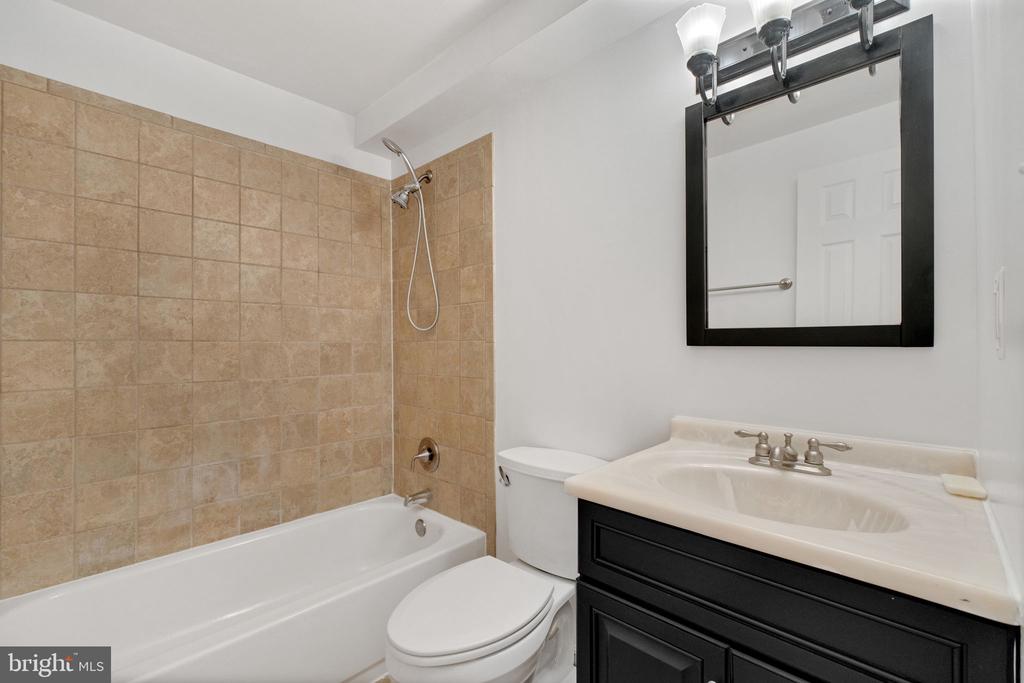 404 RED LEAF COURT