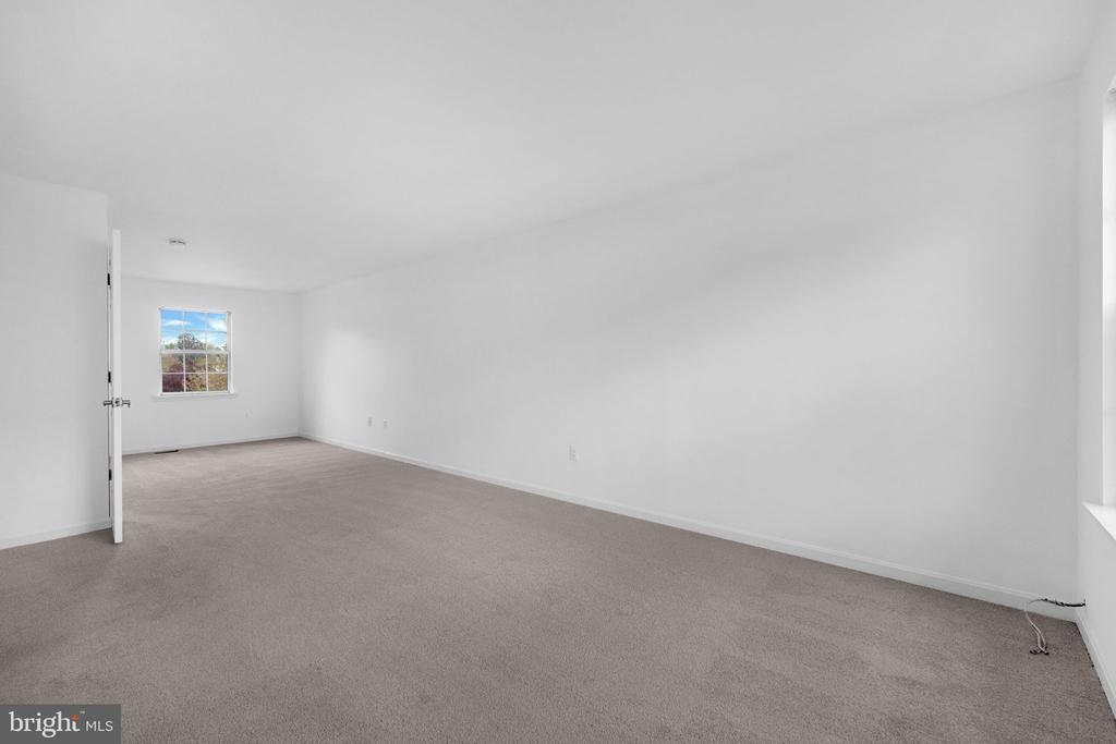 404 RED LEAF COURT