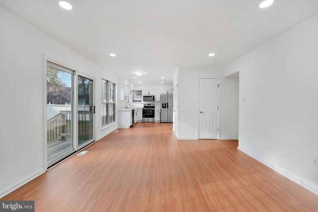404 RED LEAF COURT