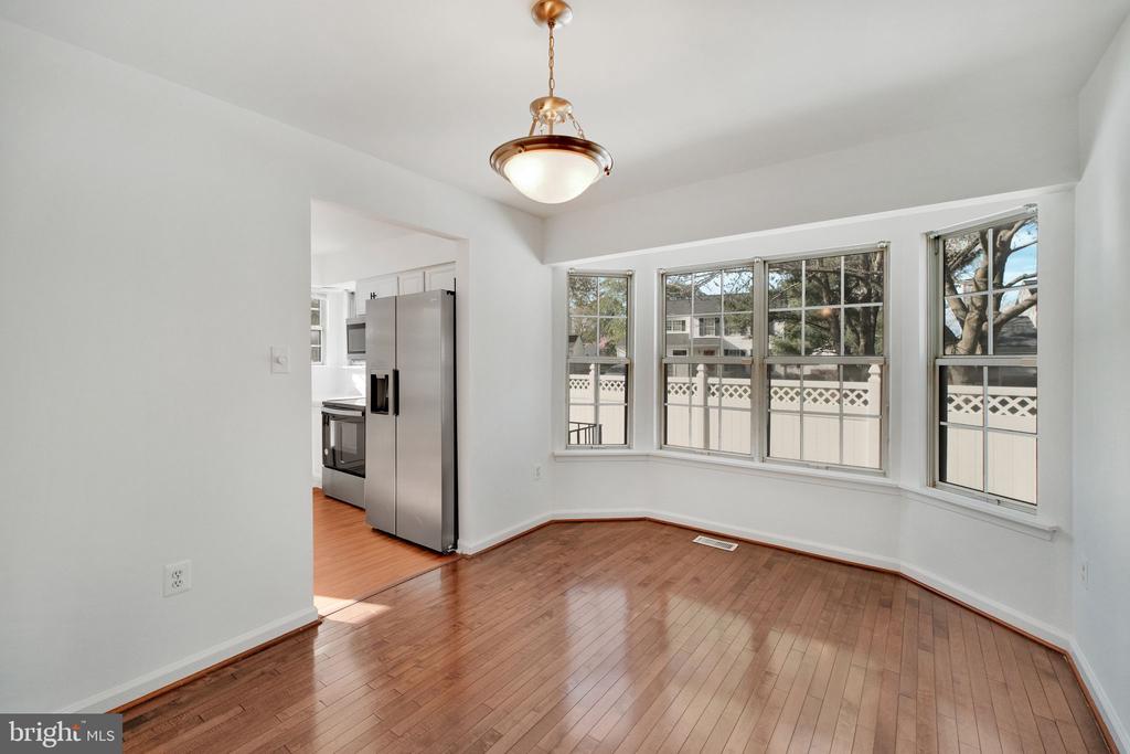 404 RED LEAF COURT